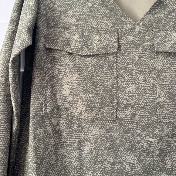 Athleta Zuma Printed Top Viper Shadow Women's Olive Green LS Pullover Top XXS - Picture 5 of 8